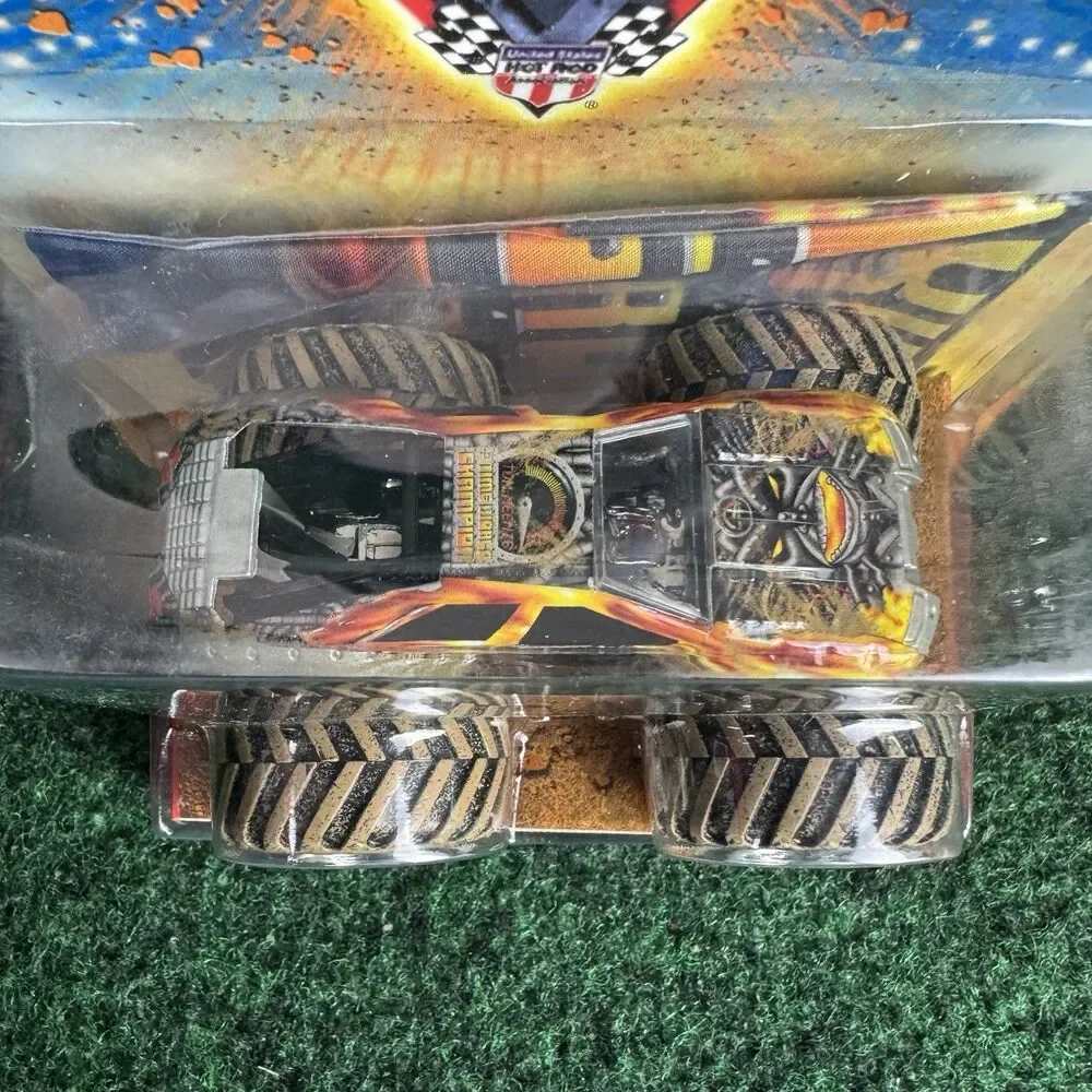 Maximum Destruction Hot Wheels Monster Jam Truck Flag Series Mud Trucks 12/75